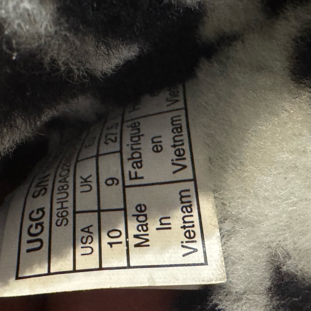 UGG - Picture 5 of 5